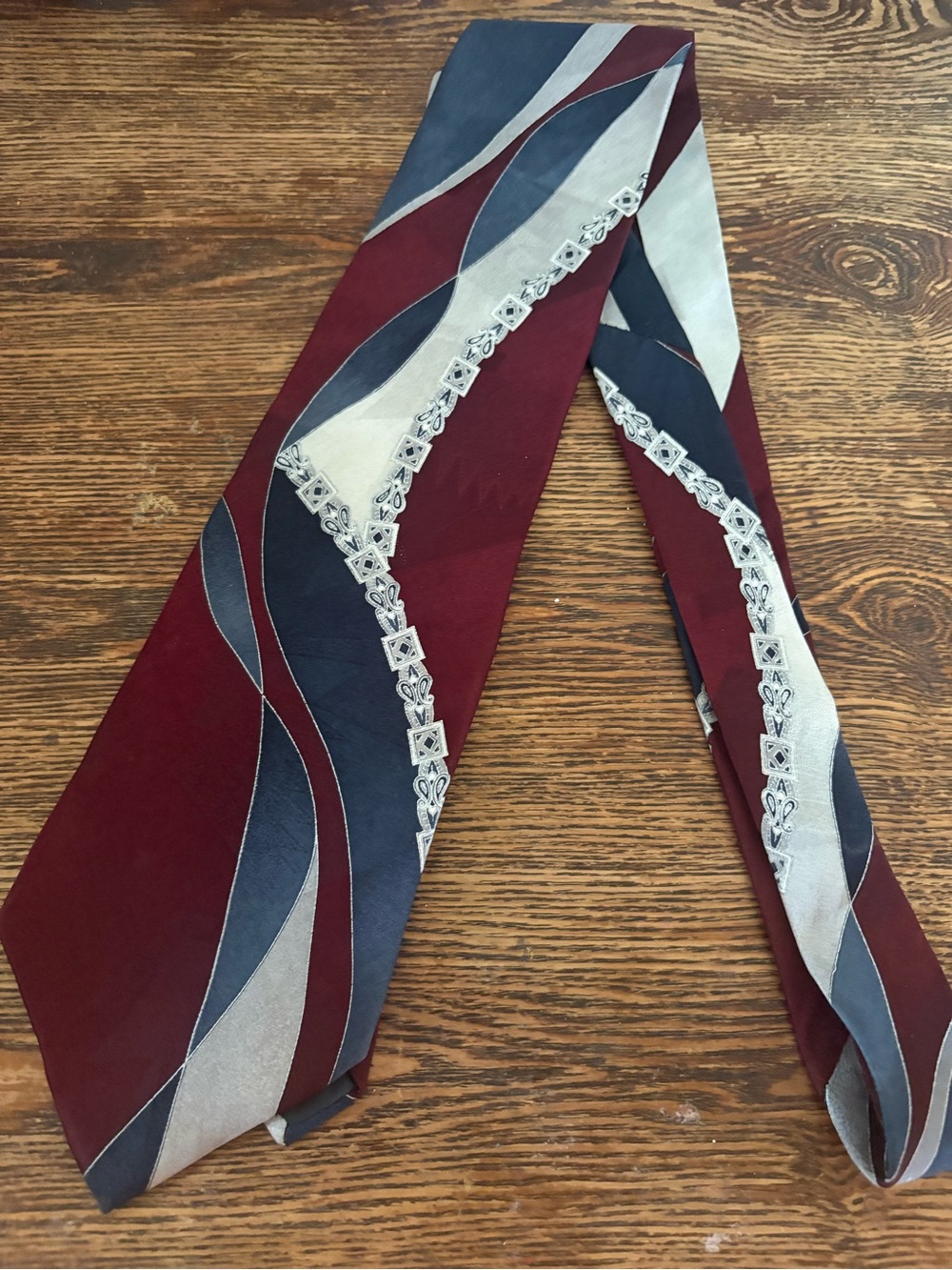 VTG PIERRE CARDIN burgundy Navy Blue Geometric Jewel Print Tie 100% Silk 60x4”